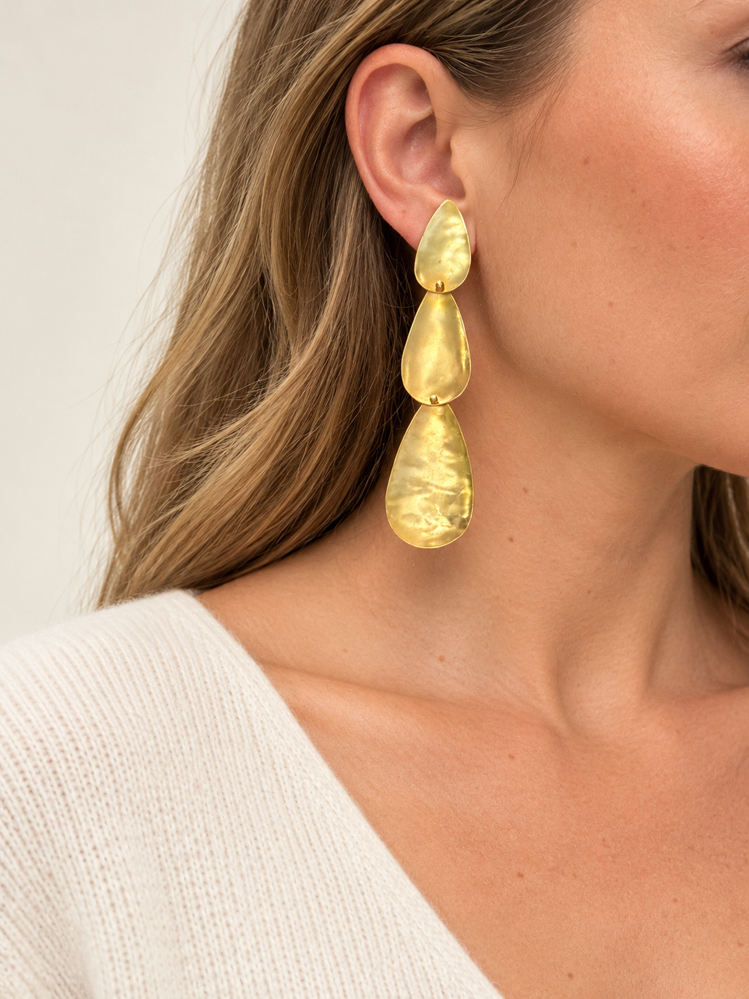 Sculptural Triáda Teardrop Gold