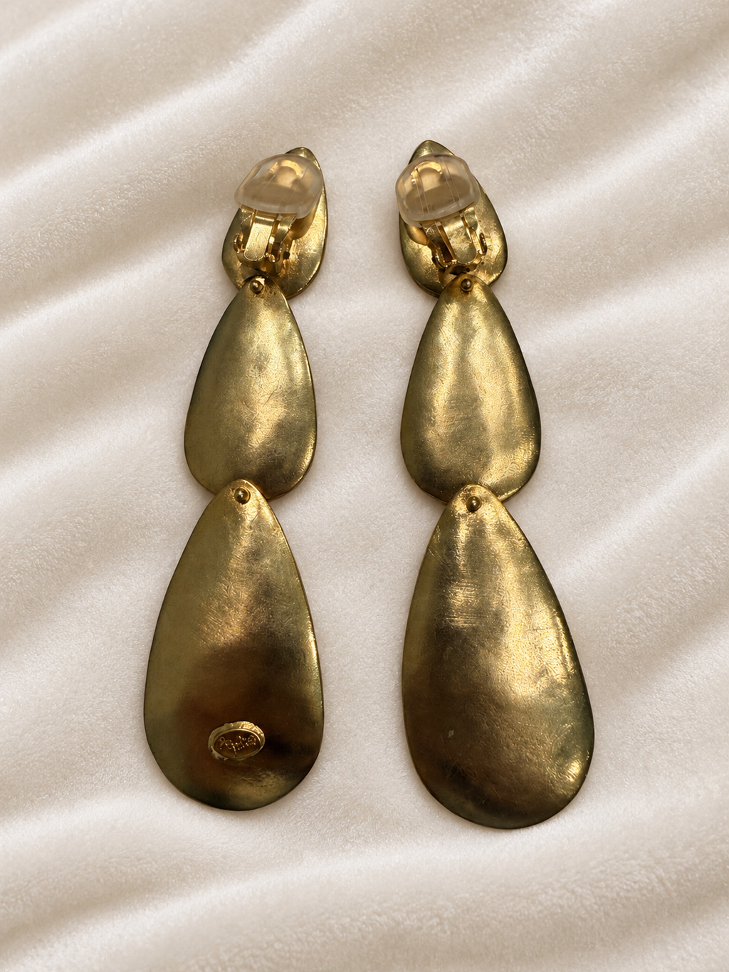 Sculptural Triáda Teardrop Gold